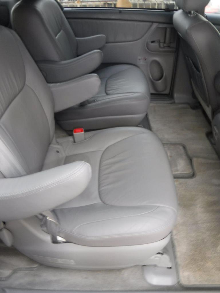 Toyota Sienna XLE FWD 2009
