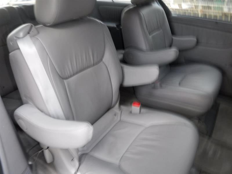 Toyota Sienna XLE FWD 2009