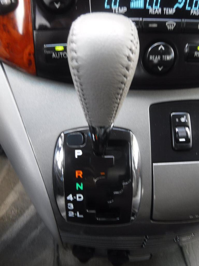Toyota Sienna XLE FWD 2009