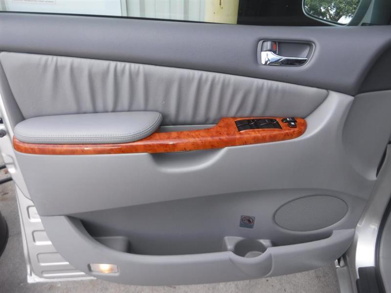 Toyota Sienna XLE FWD 2009