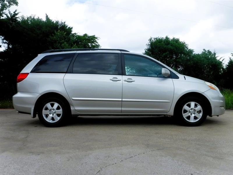 Toyota Sienna XLE FWD 2009