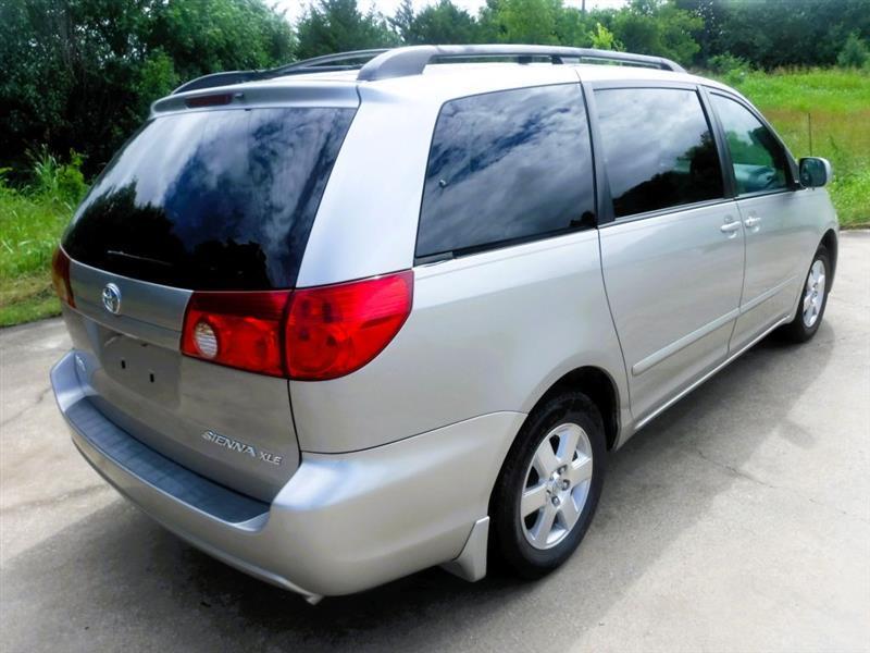 Toyota Sienna XLE FWD 2009