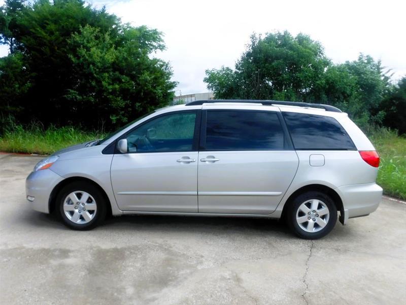 Toyota Sienna XLE FWD 2009