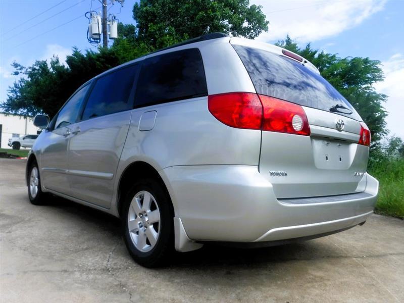 Toyota Sienna XLE FWD 2009