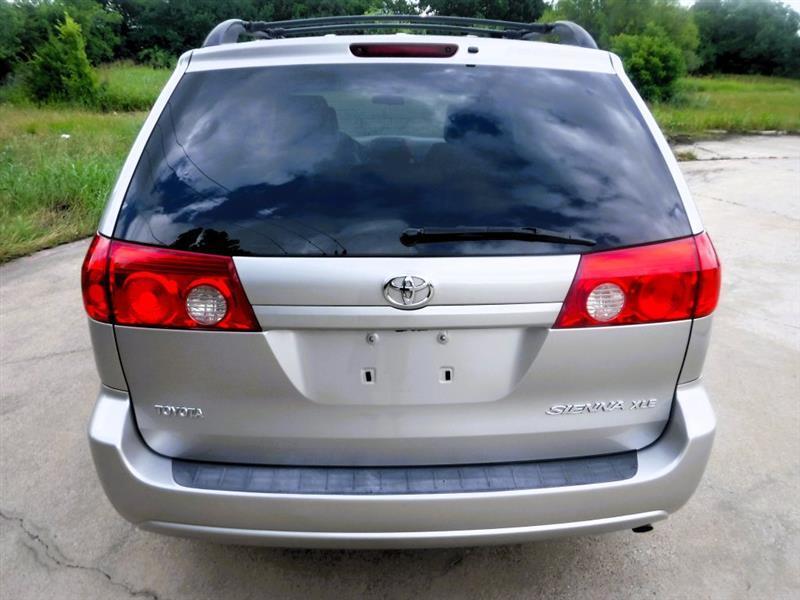 Toyota Sienna XLE FWD 2009