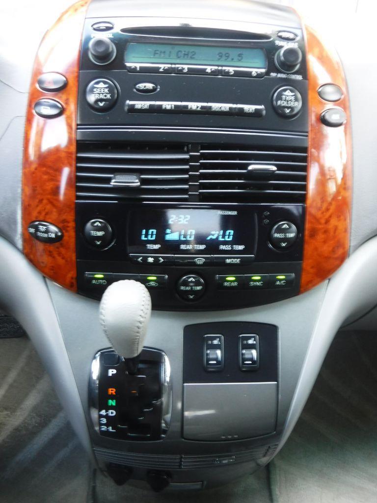 Toyota Sienna XLE FWD 2009