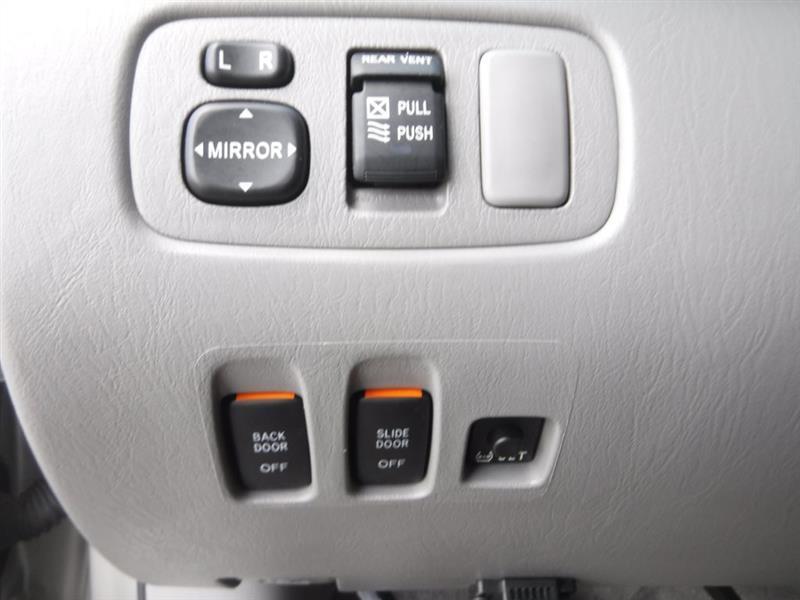 Toyota Sienna XLE FWD 2009