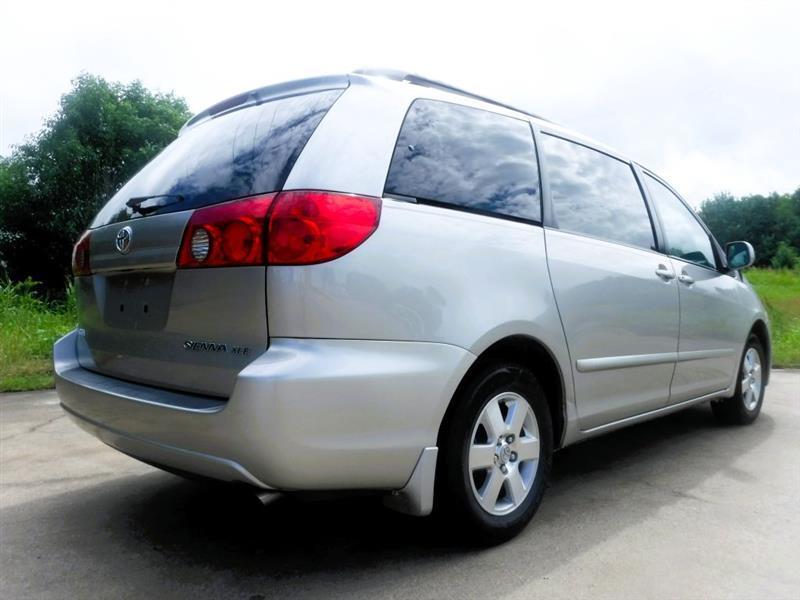 Toyota Sienna XLE FWD 2009