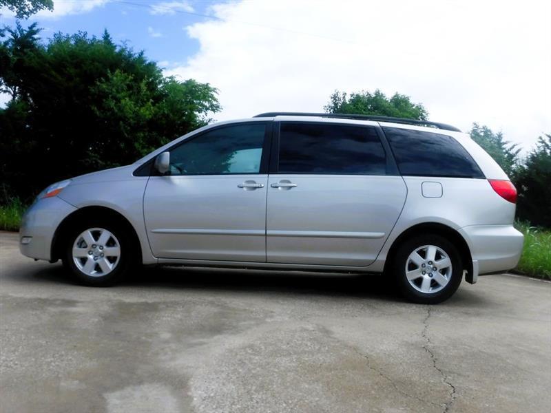 Toyota Sienna XLE FWD 2009