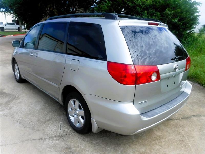Toyota Sienna XLE FWD 2009
