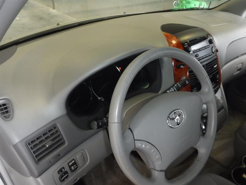 Toyota Sienna XLE FWD 2009