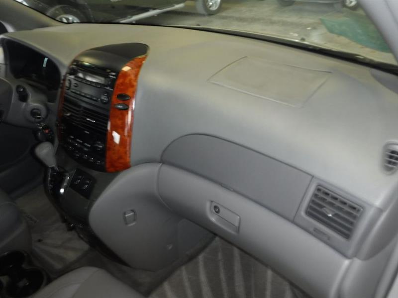 Toyota Sienna XLE FWD 2009