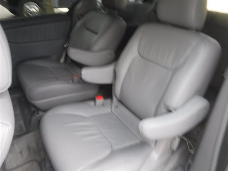 Toyota Sienna XLE FWD 2009