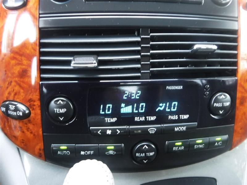 Toyota Sienna XLE FWD 2009