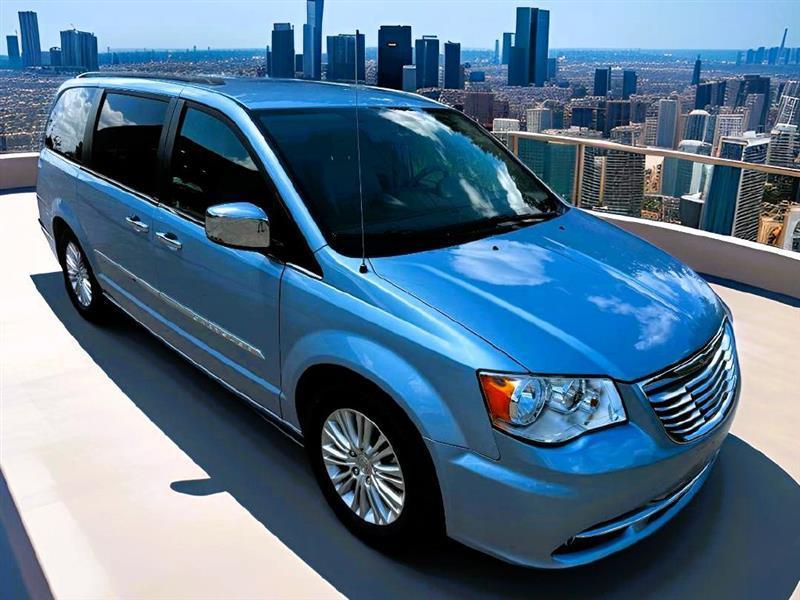 Chrysler Town & Country Touring-L 2012