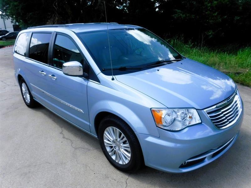 Chrysler Town & Country Touring-L 2012