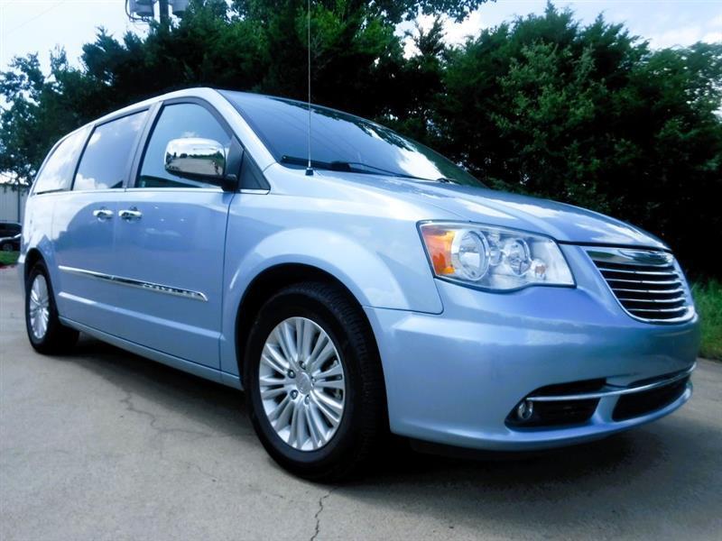 Chrysler Town & Country Touring-L 2012
