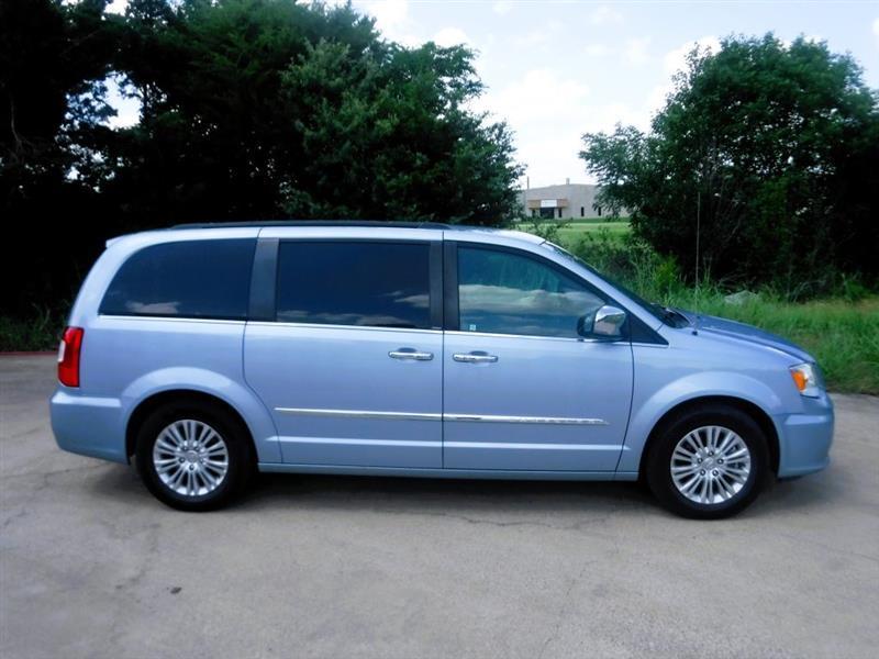 Chrysler Town & Country Touring-L 2012