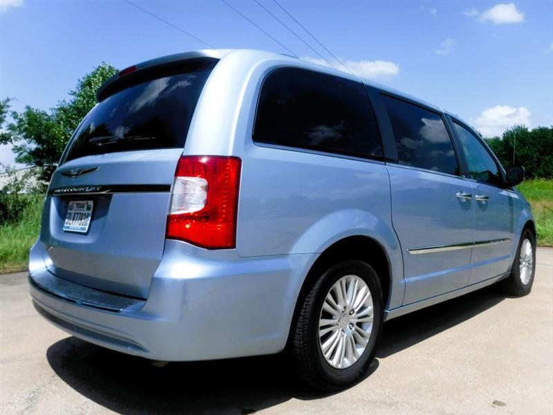 Chrysler Town & Country Touring-L 2012
