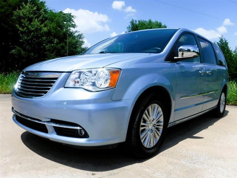 Chrysler Town & Country Touring-L 2012