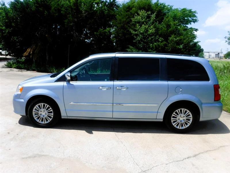 Chrysler Town & Country Touring-L 2012