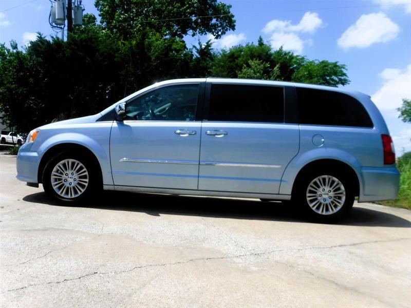Chrysler Town & Country Touring-L 2012