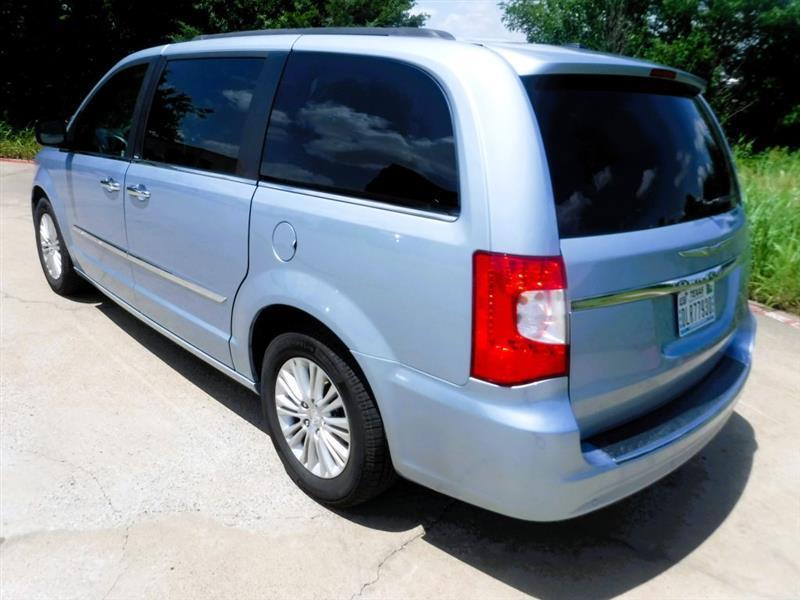 Chrysler Town & Country Touring-L 2012