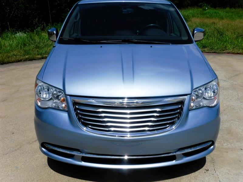 Chrysler Town & Country Touring-L 2012