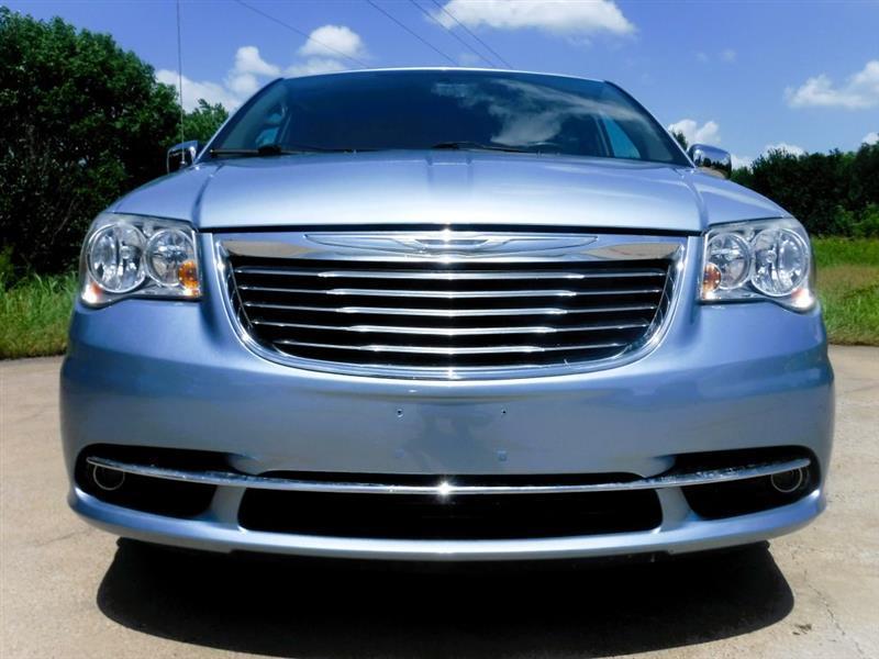 Chrysler Town & Country Touring-L 2012