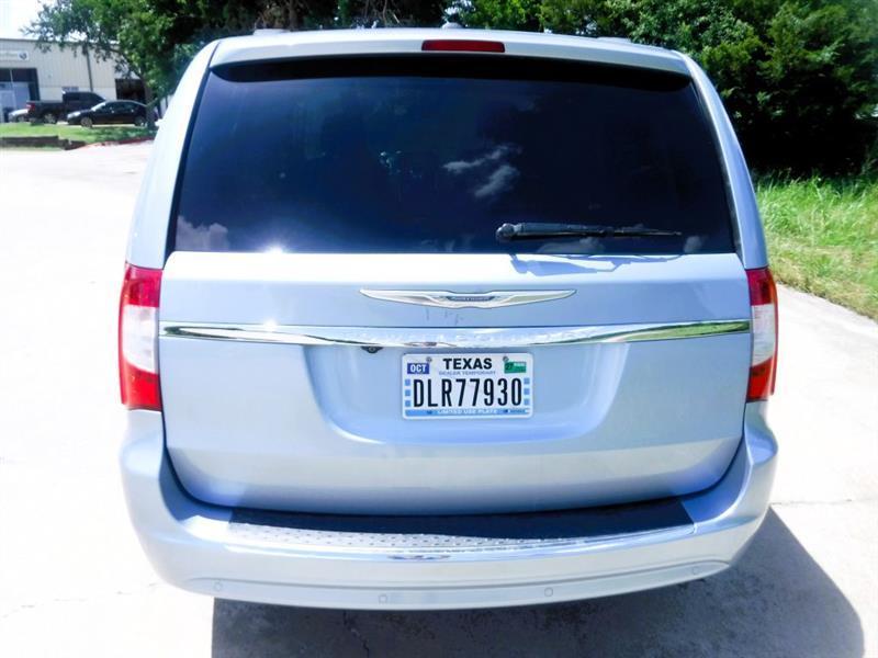 Chrysler Town & Country Touring-L 2012