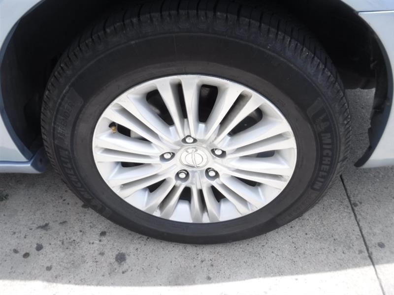 Chrysler Town & Country Touring-L 2012