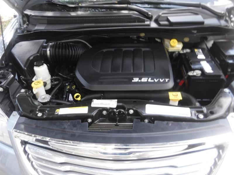 Chrysler Town & Country Touring-L 2012