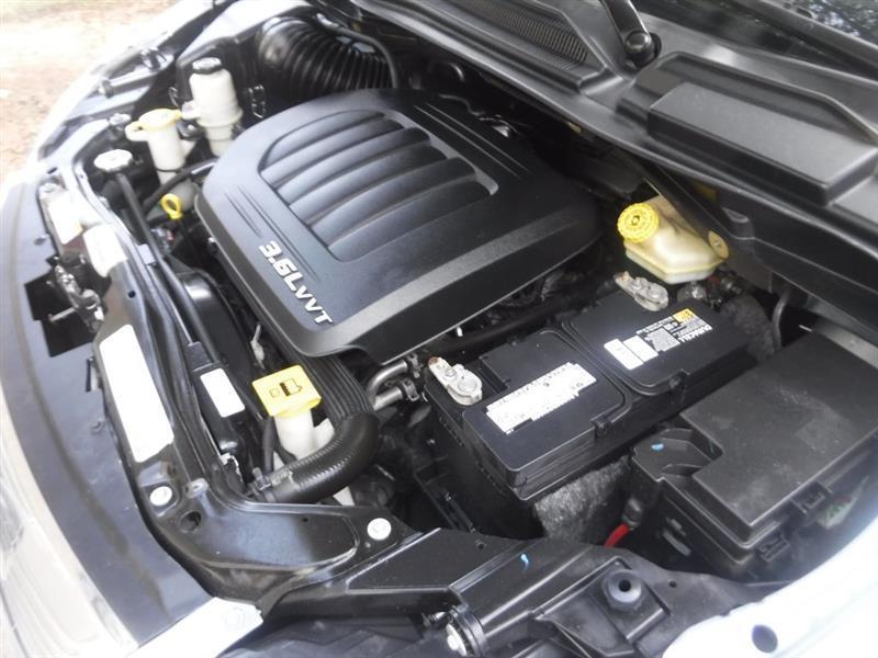 Chrysler Town & Country Touring-L 2012