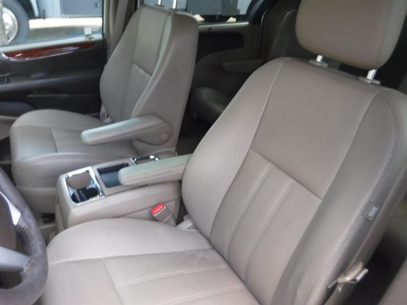 Chrysler Town & Country Touring-L 2012