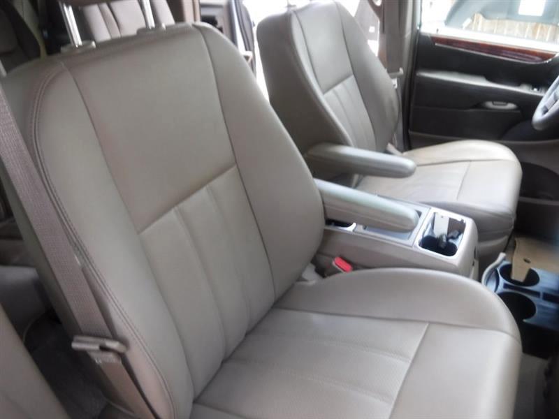 Chrysler Town & Country Touring-L 2012