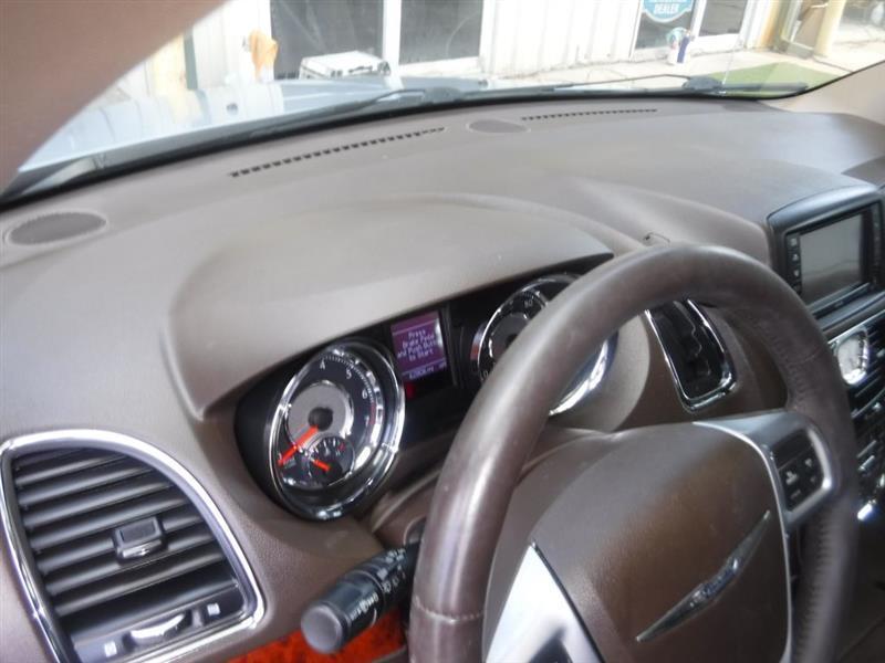 Chrysler Town & Country Touring-L 2012