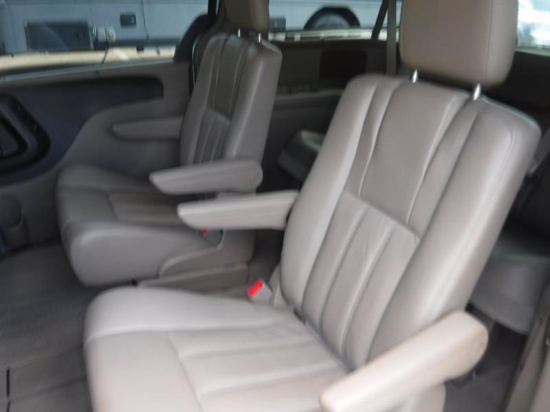 Chrysler Town & Country Touring-L 2012