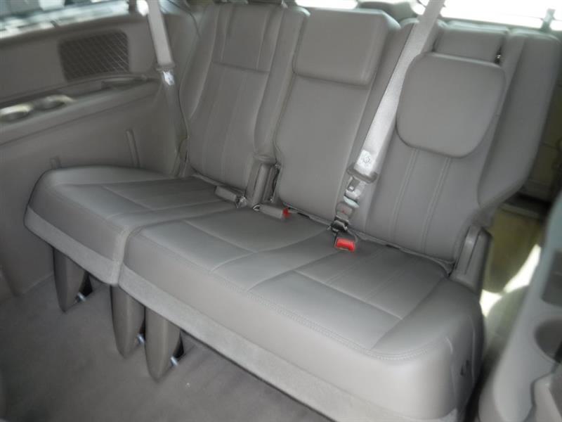 Chrysler Town & Country Touring-L 2012
