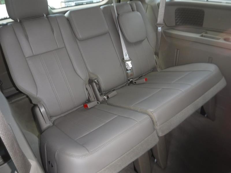 Chrysler Town & Country Touring-L 2012