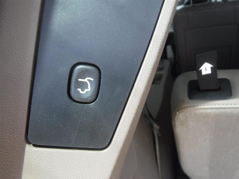 Chrysler Town & Country Touring-L 2012