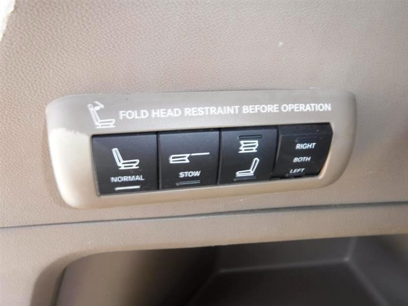 Chrysler Town & Country Touring-L 2012