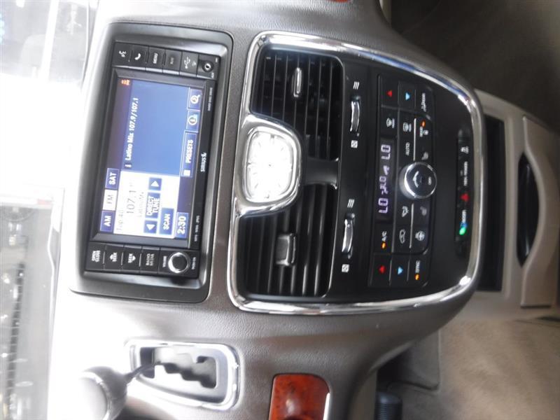 Chrysler Town & Country Touring-L 2012