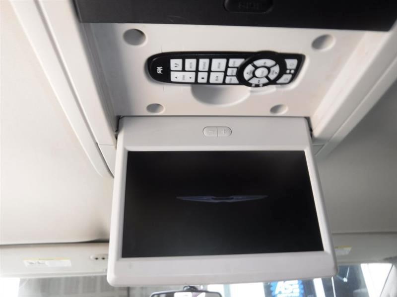 Chrysler Town & Country Touring-L 2012