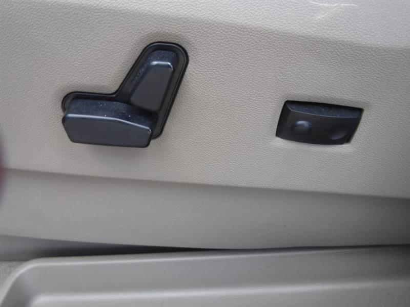 Chrysler Town & Country Touring-L 2012