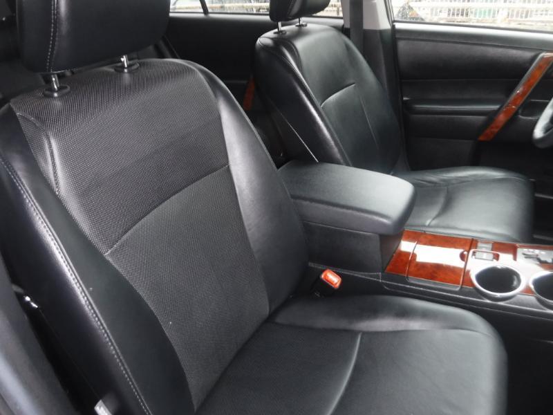 Toyota Highlander Limited 2WD 2012