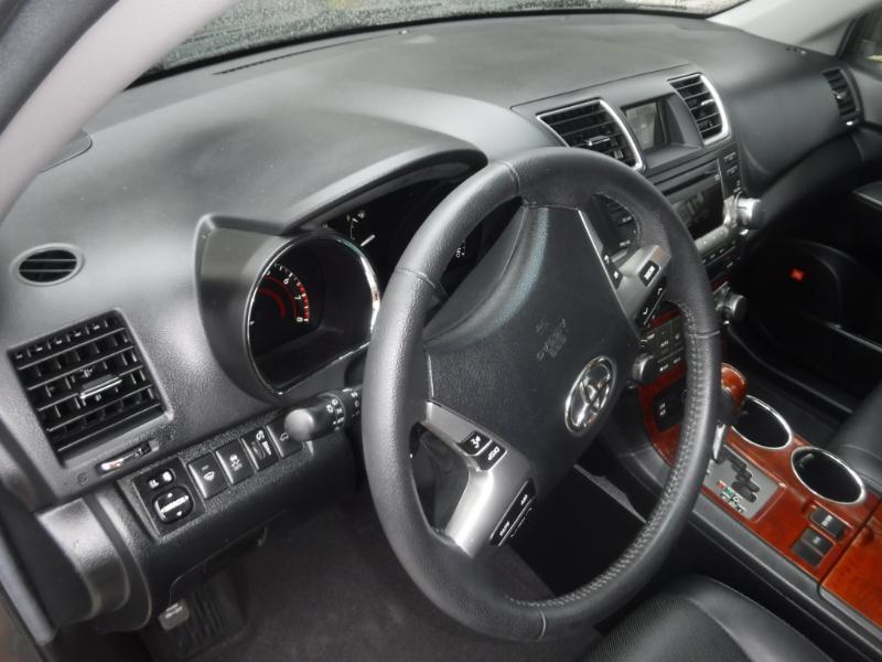 Toyota Highlander Limited 2WD 2012
