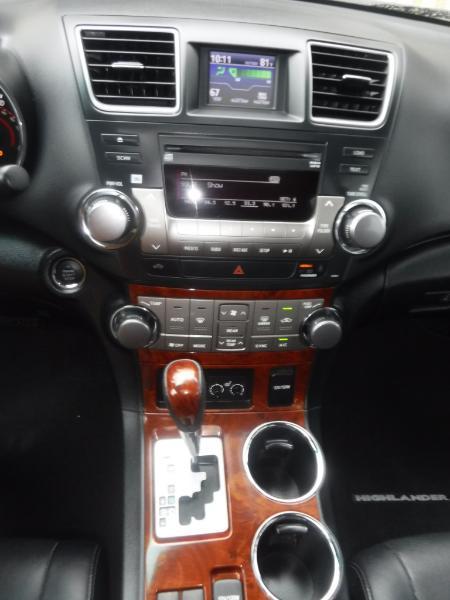 Toyota Highlander Limited 2WD 2012