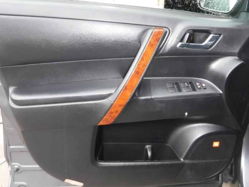 Toyota Highlander Limited 2WD 2012