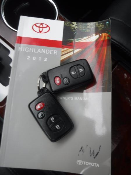 Toyota Highlander Limited 2WD 2012