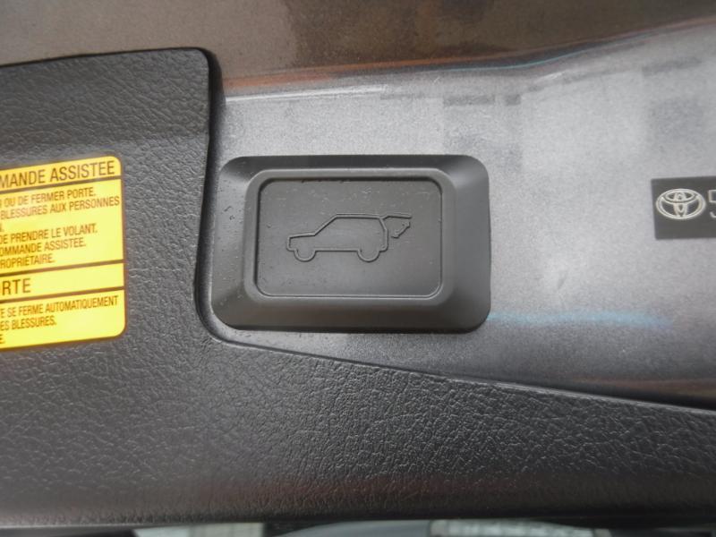 Toyota Highlander Limited 2WD 2012